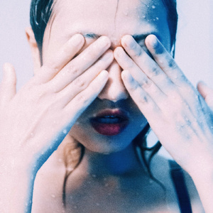 扒下内裤挺进她的花苞
