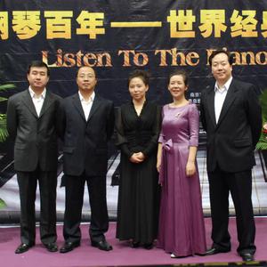 扒下内裤挺进她的花苞
